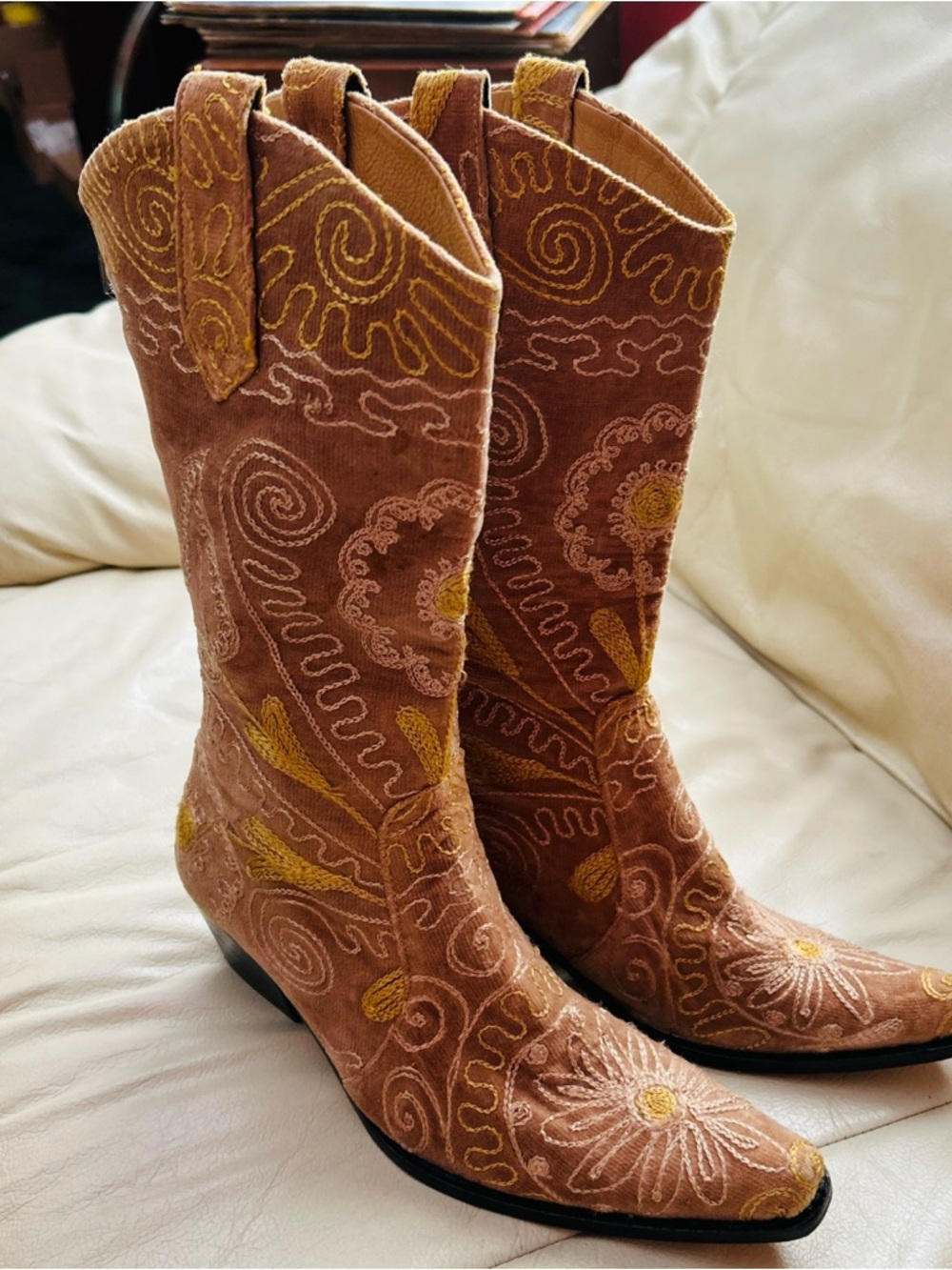 Velvet Road Leather Tan and Yellow Floral Embroidered Western Size 6.5 Vintage